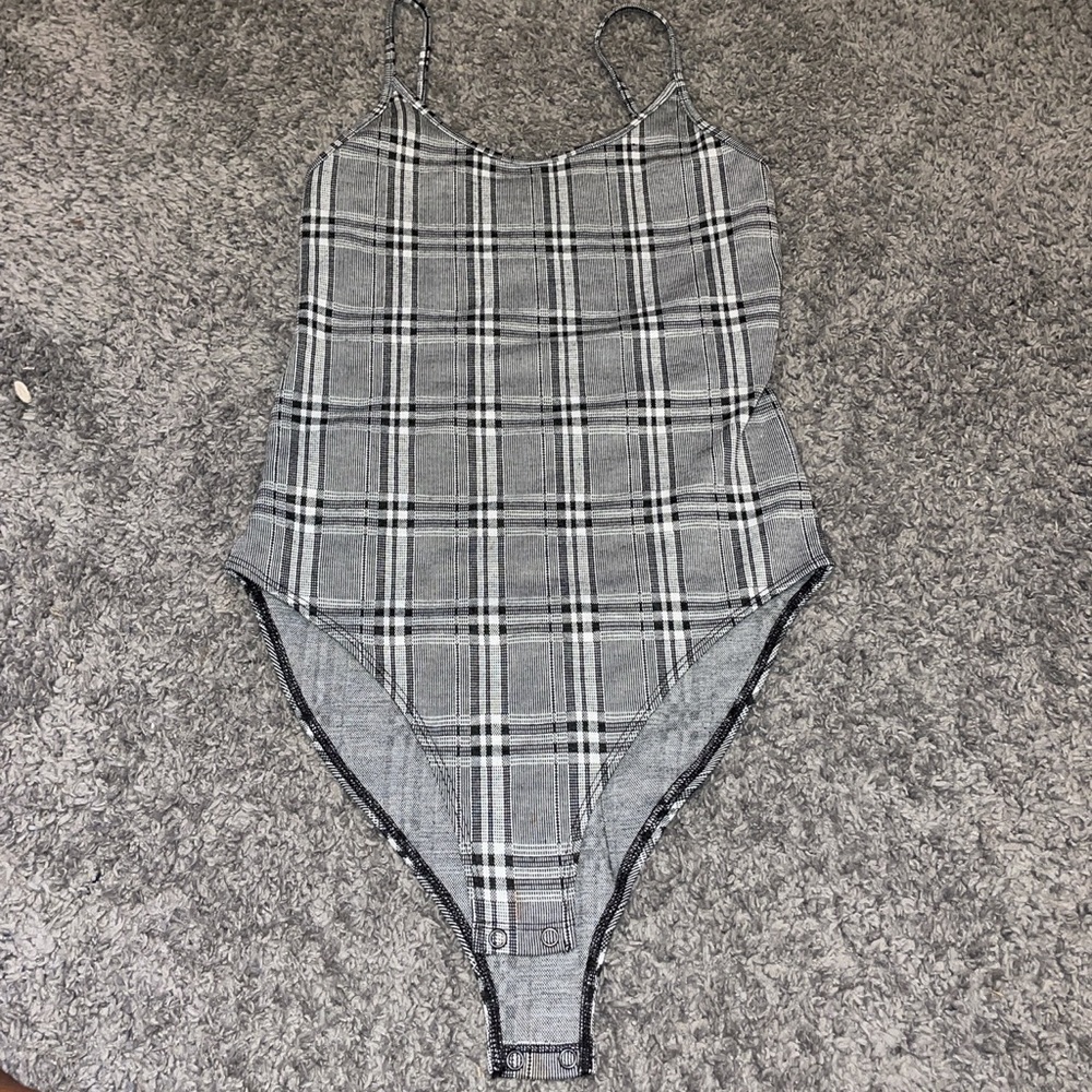 American Eagle Plaid Bodysuit 🤍🖤
